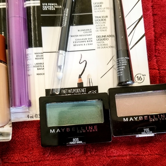 Assorted Makeup Bundle - Picture 2 of 8